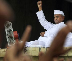 Media hypes the Anna Hazare movement