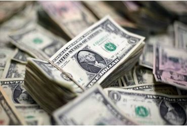 US dollar gains amid global growth fears