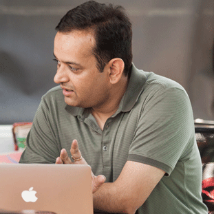 Vineet Sharma,Founder & Director