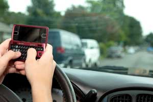 29 Percent Of Indians Text, Email While Driving: Survey
