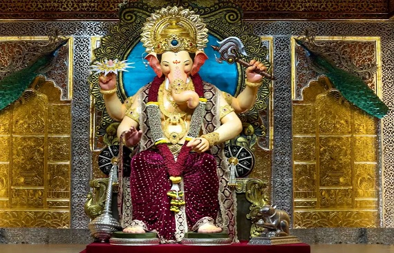 Anant Ambani Donates 20-Kg Gold Crown to Lalbaugcha Raja for Ganesh Chaturthi