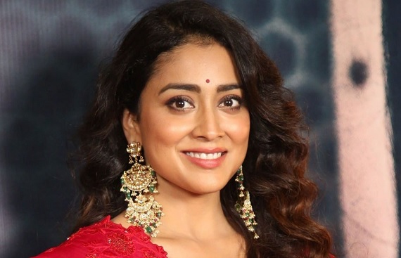 Shriya Saran Immerses Herself in Digital Art at Infinity des Lumieres in Dubai