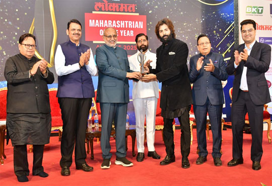 Sanjiv Bajaj And Kartik Aryan Honored At The Lokmat Maharashtrian Of The Year Awards
