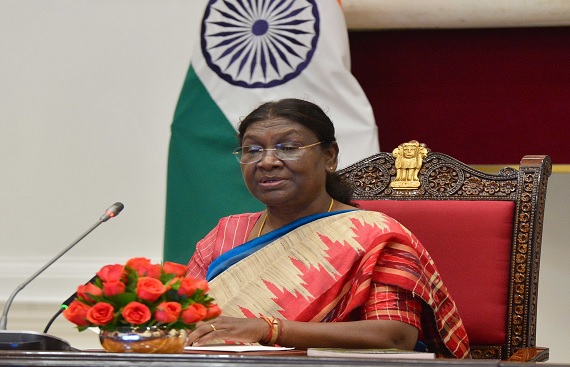 President Murmu hails ISRO on successful deployment of the Pragyan rover on Moon