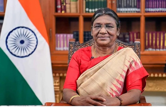 President Murmu Visits Maha Kumbh, Takes Holy Dip at Triveni Sangam