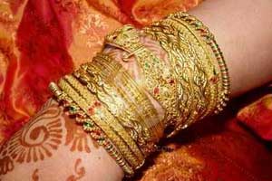 Gold Hits New High at Rs.31,850 on Firm Global Cues