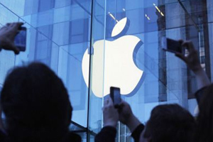 While Apple Embraces India, Google Turns Its Back