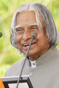 Dr. Kalam receives Oakland's honorary degree 