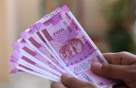 Rupee Opens 17 Paise Stronger at 85.05/$ Amid Dollar Weakness