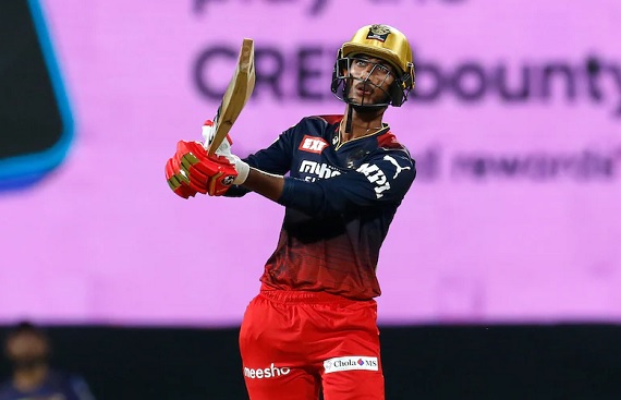 Shahbaz Ahmed giving calmness amid the mayhem of DK's blitzkrieg