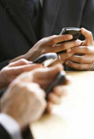 India to have 893 Million mobile users by 2012