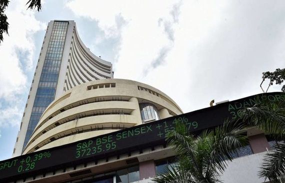 Sensex crosses 52,000 for the first time