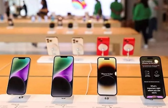 'Make in India' iPhones now out as hundreds queue up to own new Apple devices