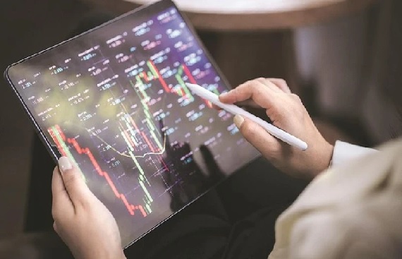 Stock Market Update: Nifty50 and Sensex Slip in Early Trade Amid Global Cues