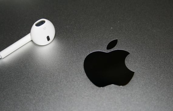 Apple hits back at Spotify for antitrust complaint
