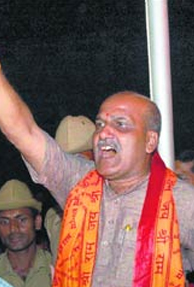Remove Prashant Bhushan From Team Anna: Sri Ram Sene