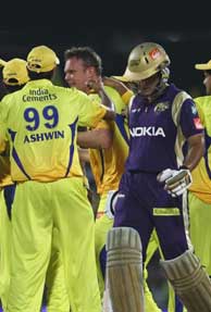 Super Kings halt Mumbai Indians' winning streak 