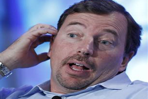 Yahoo CEO steps down