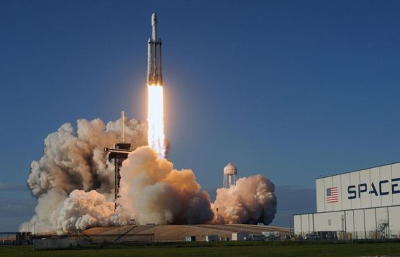 SpaceX targets late June for Falcon Heavy launch