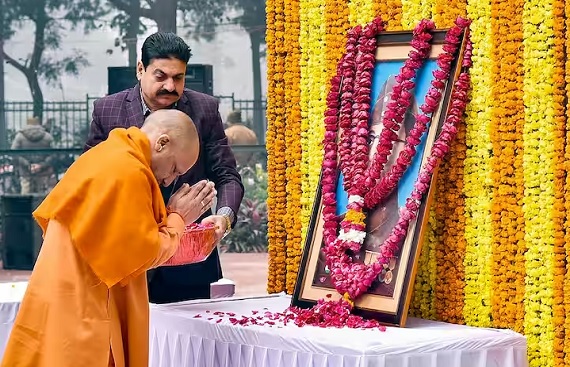 CM Yogi Adityanath Honors Netaji Subhash Chandra Bose on 128th Birth Anniversary in Lucknow