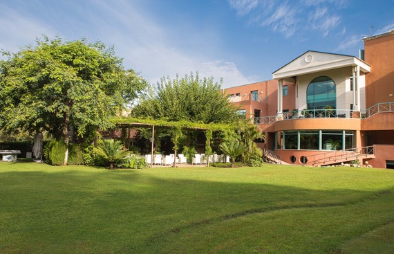 Les Roches Drives Global Golf Management Education from Spain 