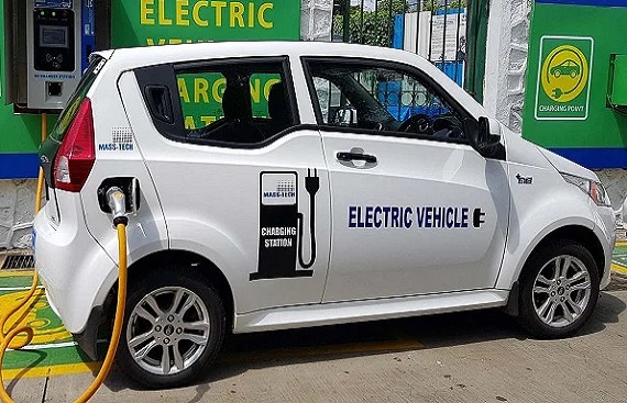 India sees over 120% growth in EVs, hybrid vehicles surge 400%