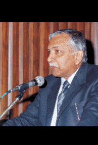 Ex-atomic energy regulator opposes n-deal with U.S.