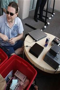 New device developed by hacker can tap calls