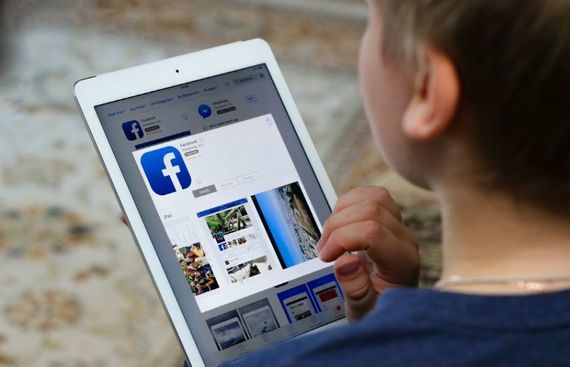 Facebook testing 'LOL' app to woo kids, experts wary