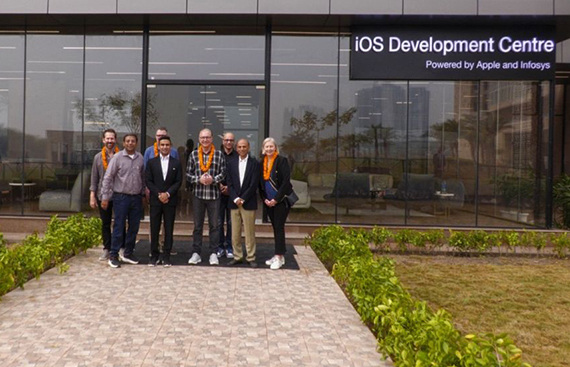 Noida students impress top Apple executive Greg Joswiak with their apps & making India Proud
