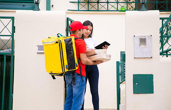6 Advantages of Using a Courier Delivery Service