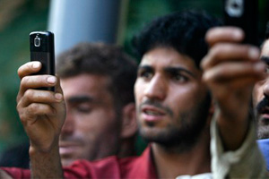2 Crores Indians Prefer Smart Phones Over TV and Newspapers