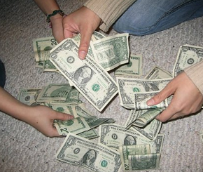 Tips To Keep Your Money Safe While Travelling