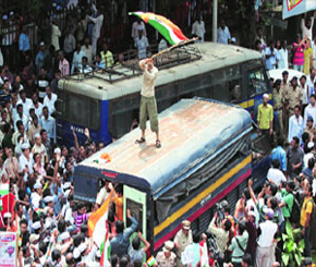 people's support for Anna Hazare