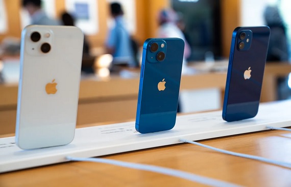 Apple's iPhone Exports from India to Hit Rs 1 Trillion by FY25