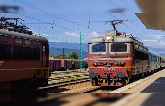 IRFC Signs MoU with REMCL to Finance Renewable Energy for Railways