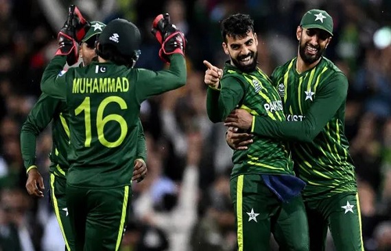 Shadab, Iftikhar, Shaheen keep Pakistan's slim semifinal hopes alive with 33-run win over South Africa