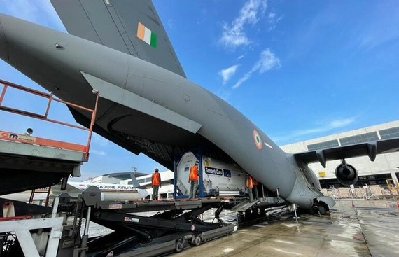 IAF Airlifts 9 Cryogenic Oxygen Containers to India from Dubai, Singapore