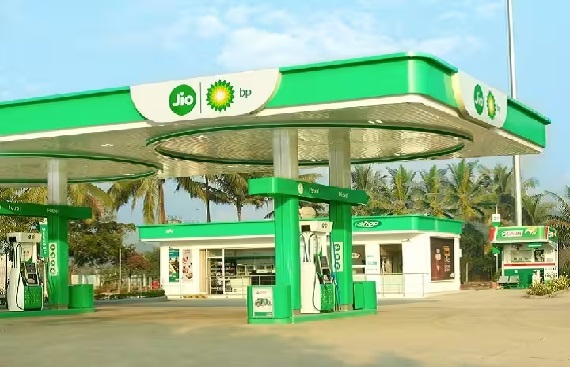 Jio-bp launches new diesel that offers saving of Rs 1.1 lakh per truck annually
