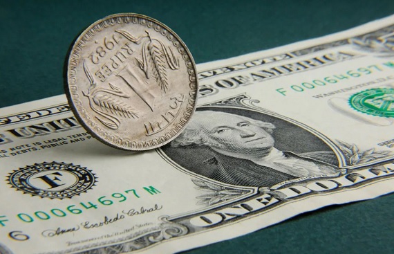 Rupee Gains 3 Paise to 89.95 on Strong Industrial Data, Weak Dollar