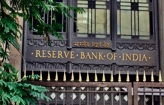 RBI Allows Gold, Silver Pledges for Agri & MSME Loans Within Collateral-Free Limits