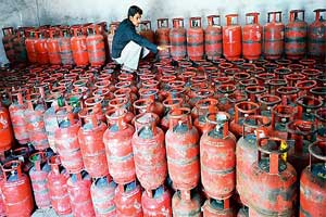 9 LPG Cylinders This Year if Oil Cos Get Extra Rs.3,000 Cr
