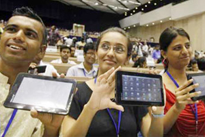 1.5 Lakh Students To Get Aakash Tablets