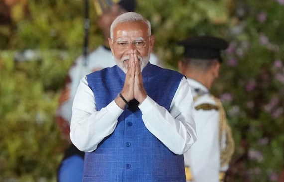 PM Modi Pays Homage to Kargil War Heroes at Drass