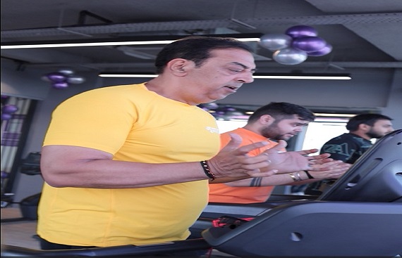 Actor Vindu Dara Singh & Shahbaz Khan engage in a Fun Workout & Dandiya with Members of Anytime Fitness Rajouri Garden, Delhi